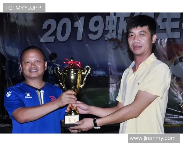 身高174米的足球明星如何在绿茵场上创造辉煌成就与传奇故事