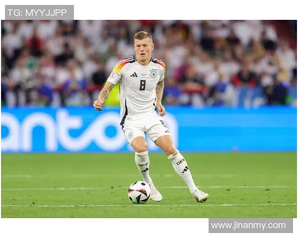 足球明星高清收纳图片合集展现他们的风采与魅力