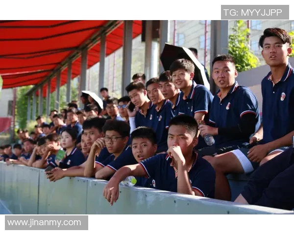 墨尔本城与班特列的激烈对决展现足球魅力与团队精神的巅峰对抗