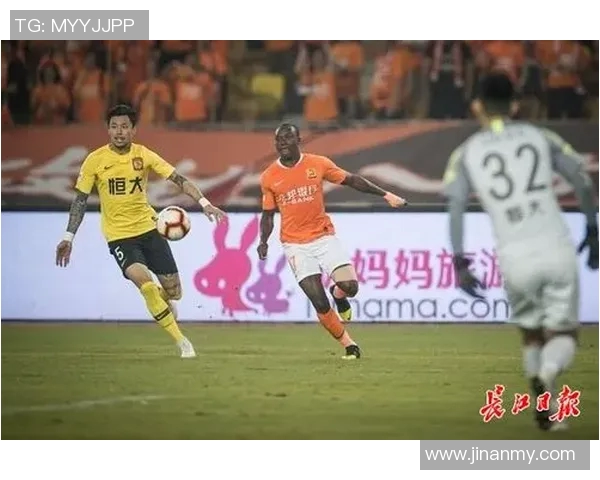 武汉卓尔迎战广州恒大全力争胜展现球队实力与拼搏精神